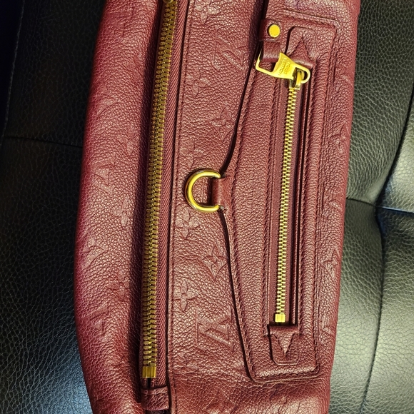 Cute Authentic LV Clutch - Picture 4 of 4